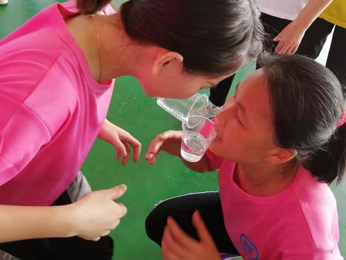 目标一致（杯水传情）