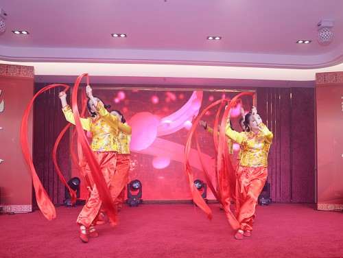 丝带舞《红红火火》