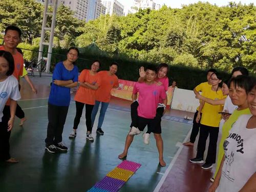 爱在路上（猪八戒背媳妇走指压板）